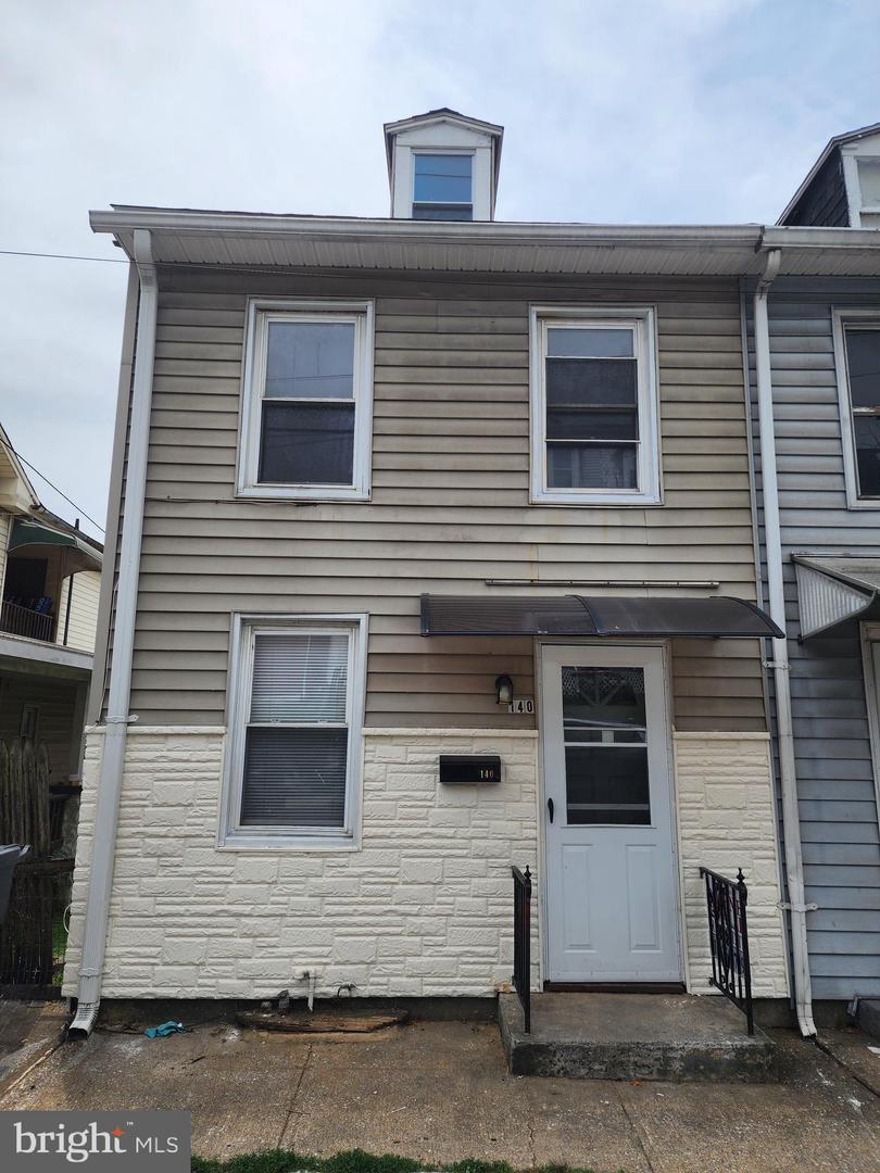 140 S 2nd St Property Photo 1