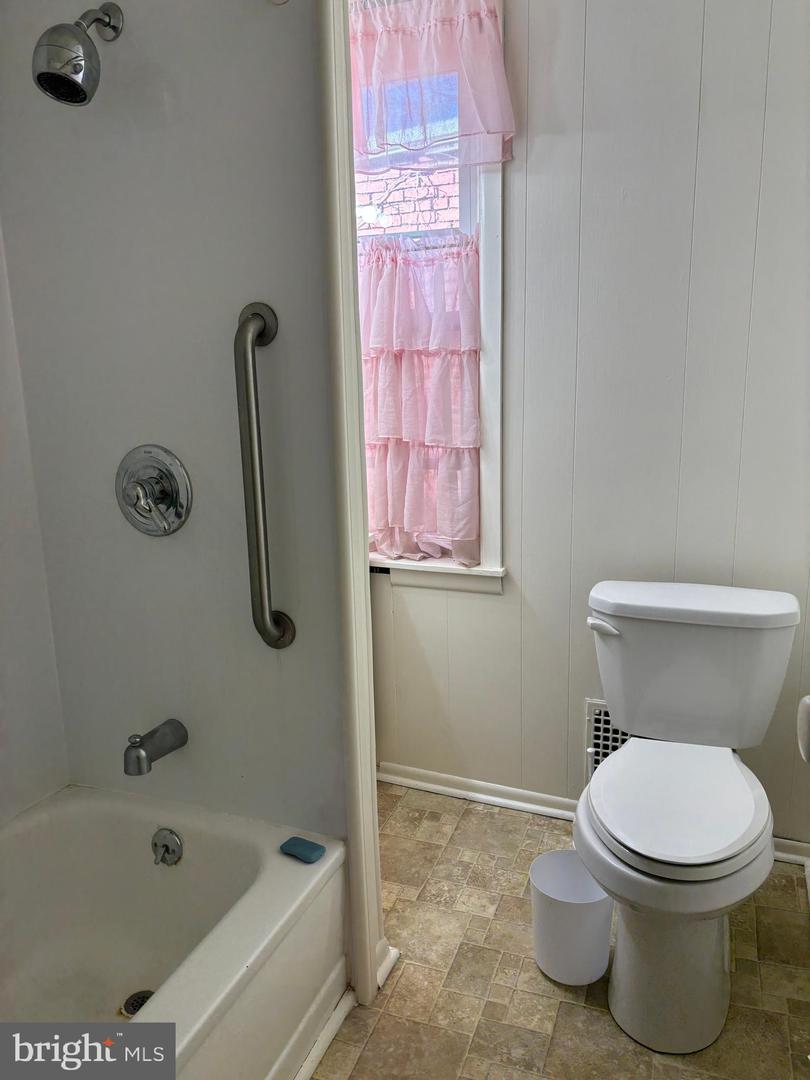 433 Peffer St Property Photo 13