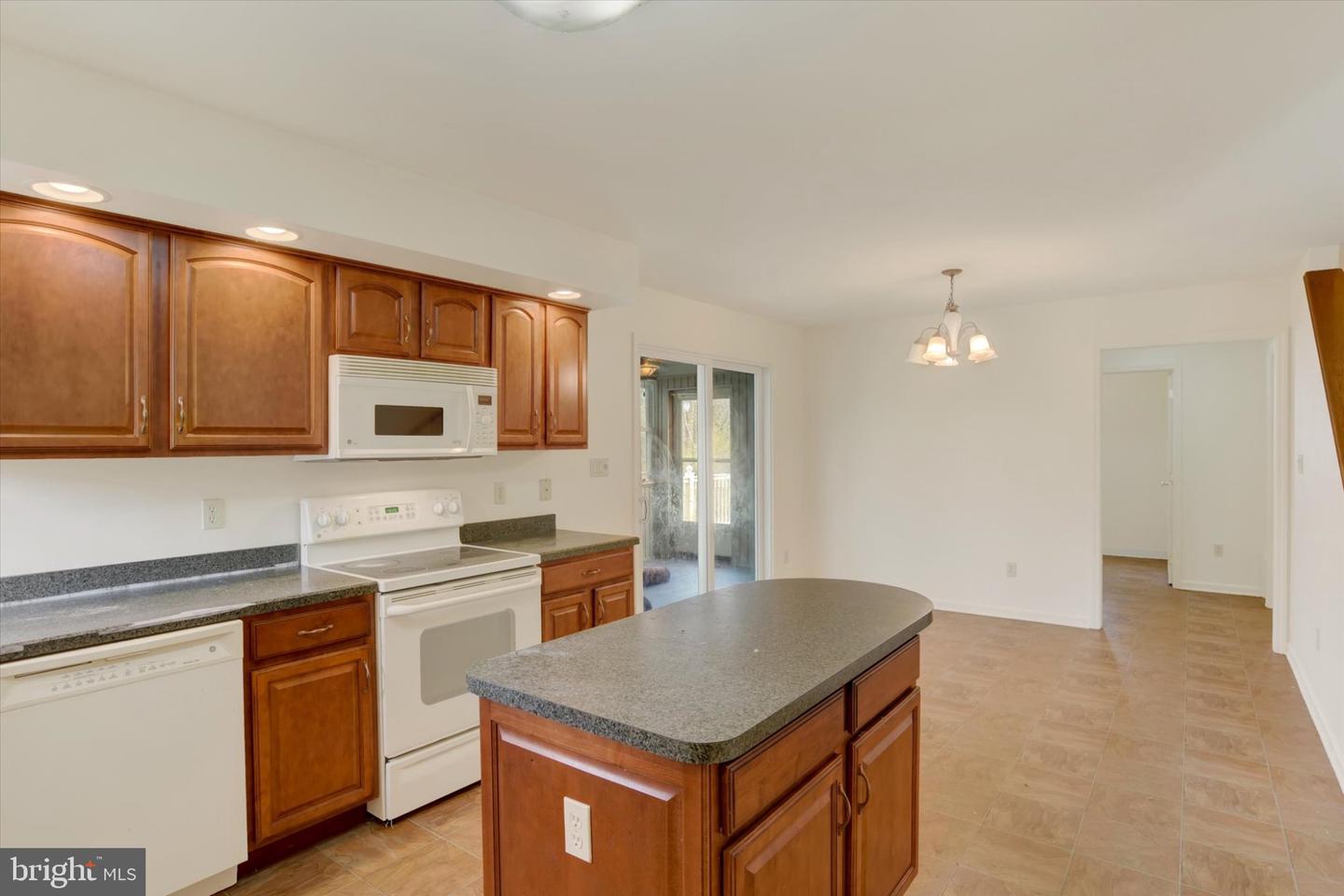 576 Kelker St Property Photo 5