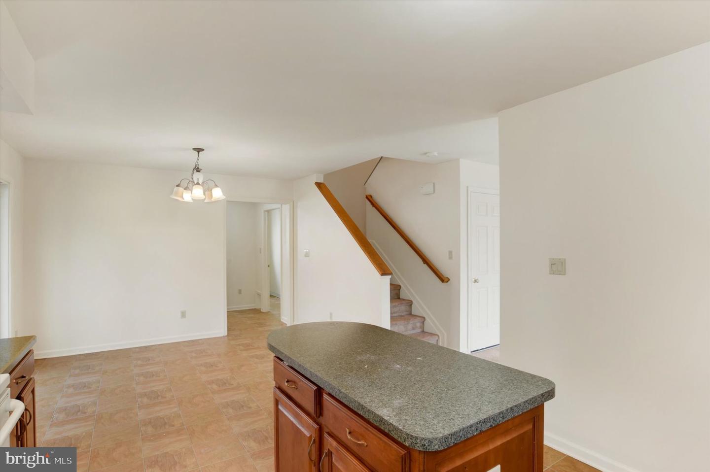 576 Kelker St Property Photo 6