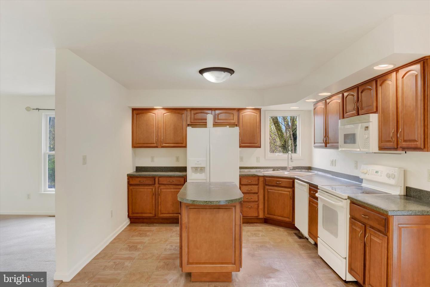 576 Kelker St Property Photo 7
