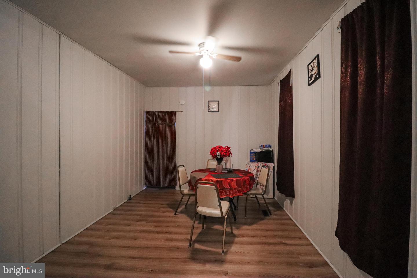 1632 Derry St Property Photo 9