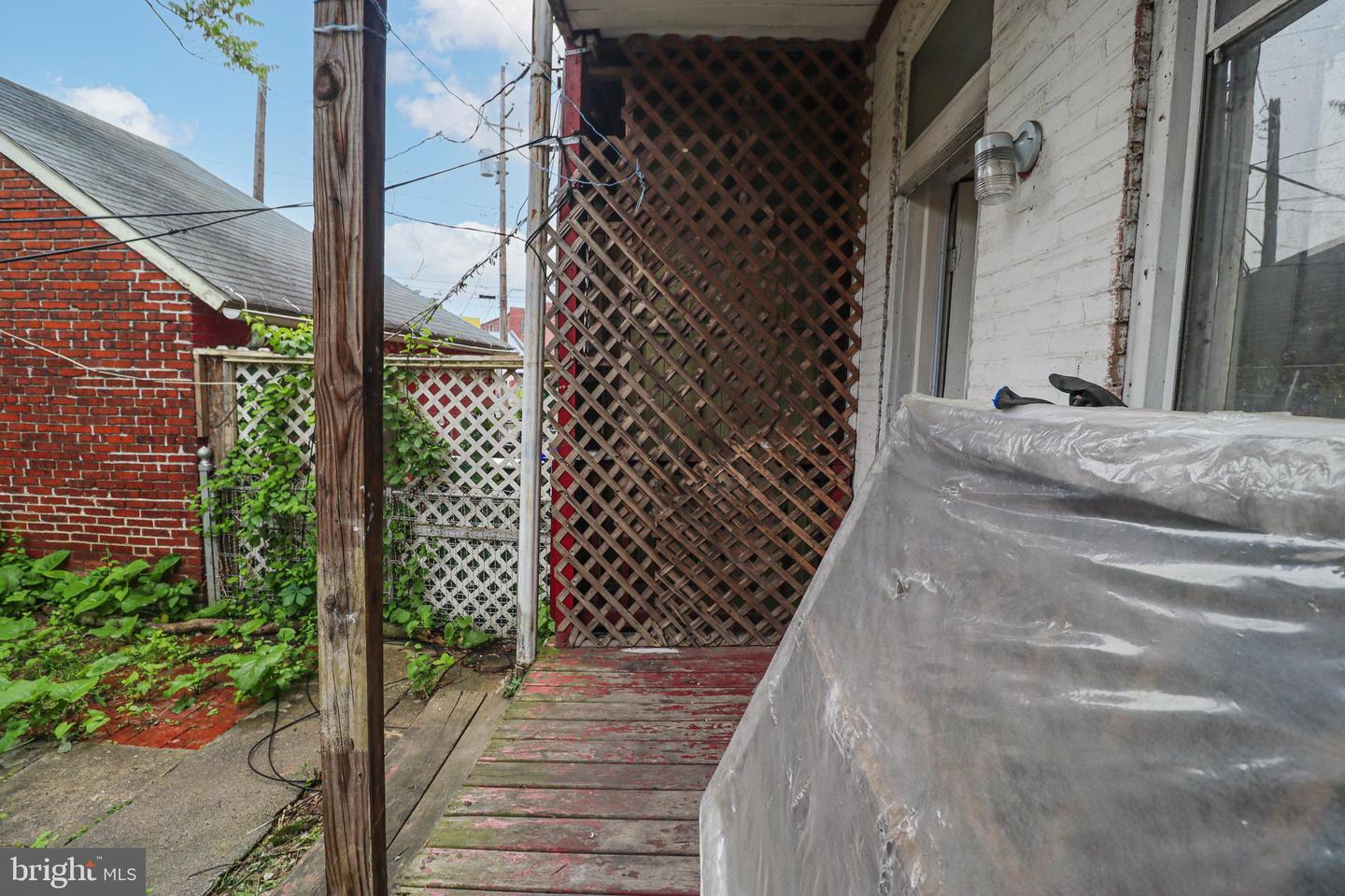 1632 Derry St Property Photo 17