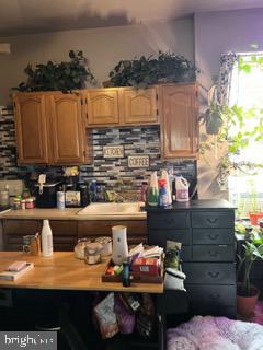 1353 Vernon St Property Photo 3