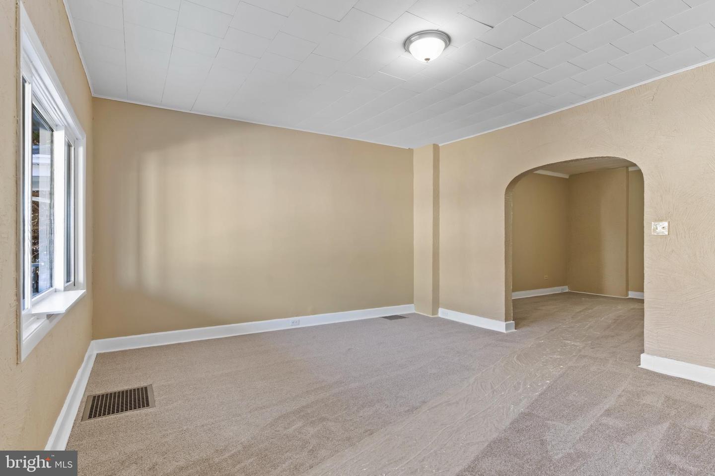 124 Lincoln St Property Photo 5