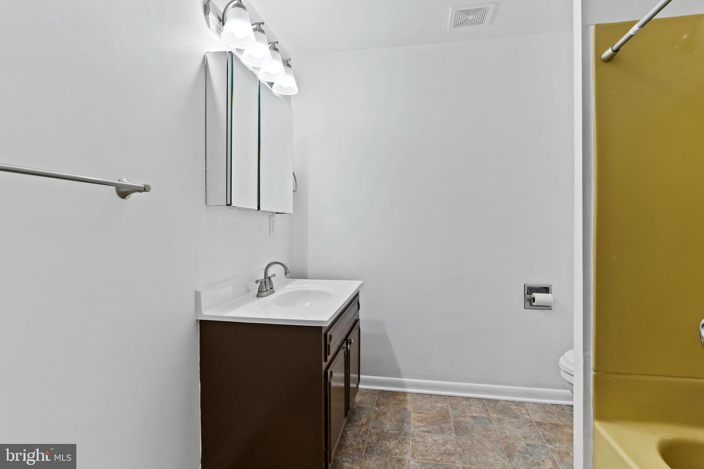 124 Lincoln St Property Photo 18