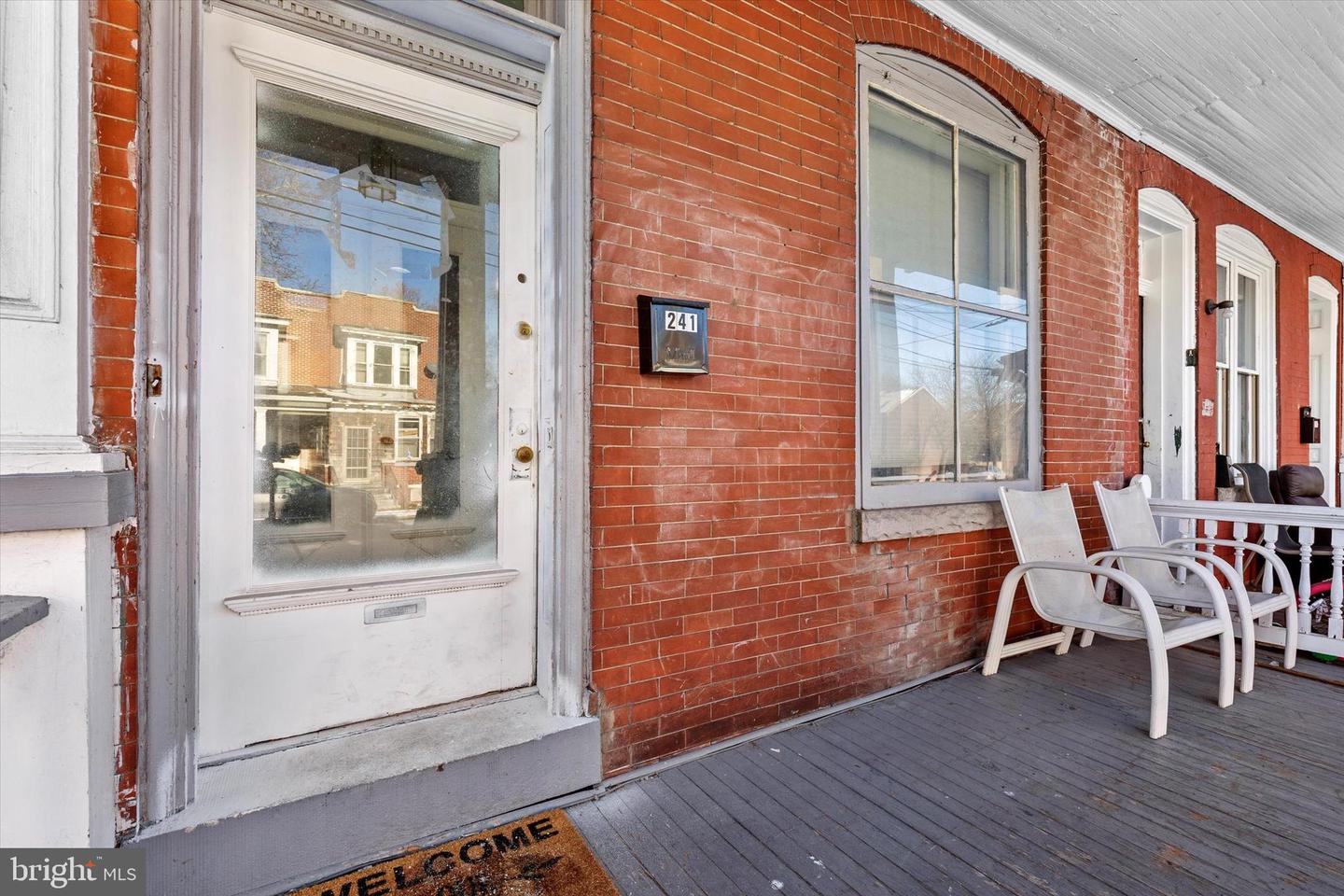 241 Maclay St Property Photo 2