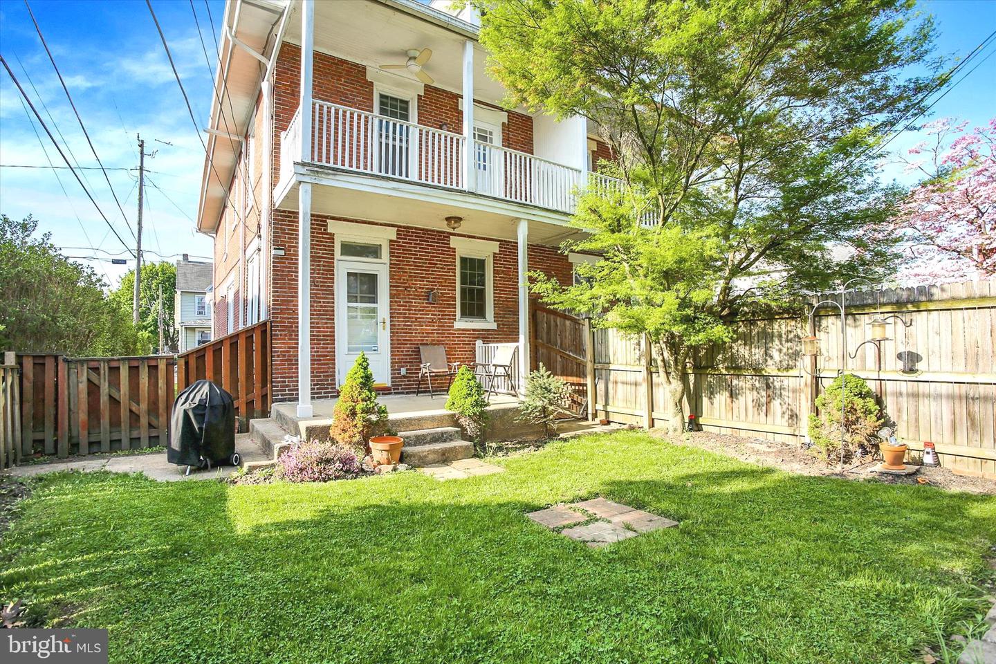 308 Lewis St Property Photo 4