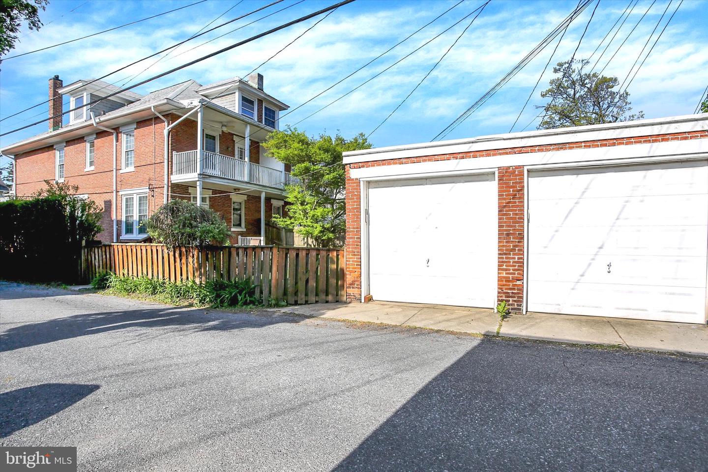 308 Lewis St Property Photo 6