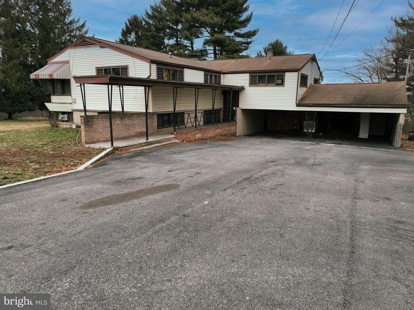 6000 Chambers Hill Rd Property Photo 1