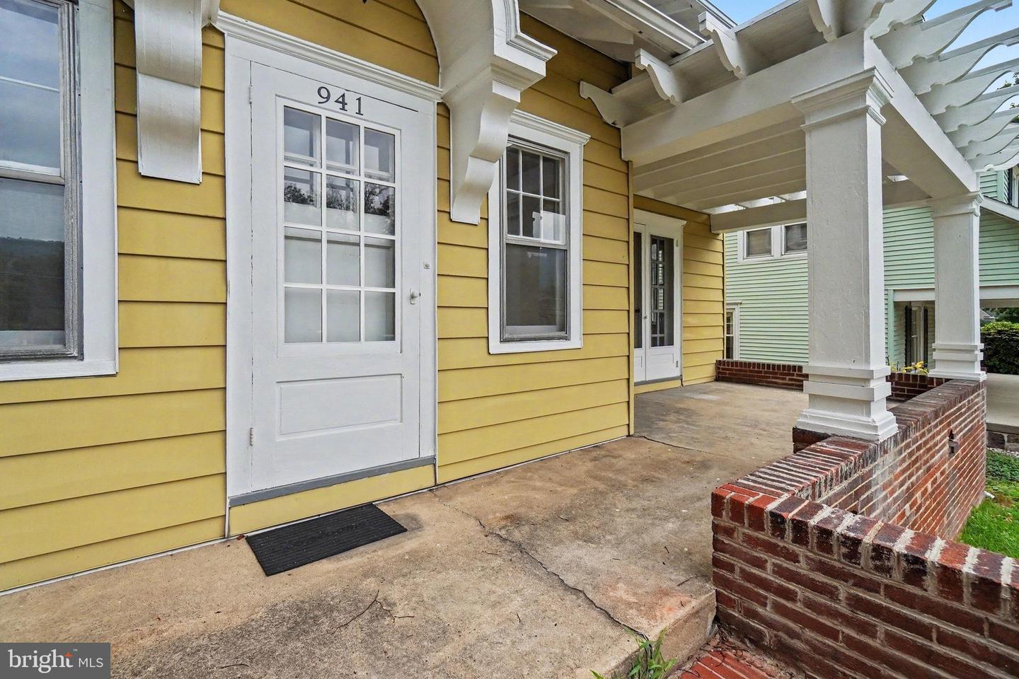 941 State St Property Photo 30