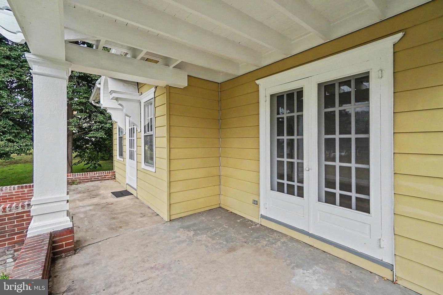 941 State St Property Photo 31