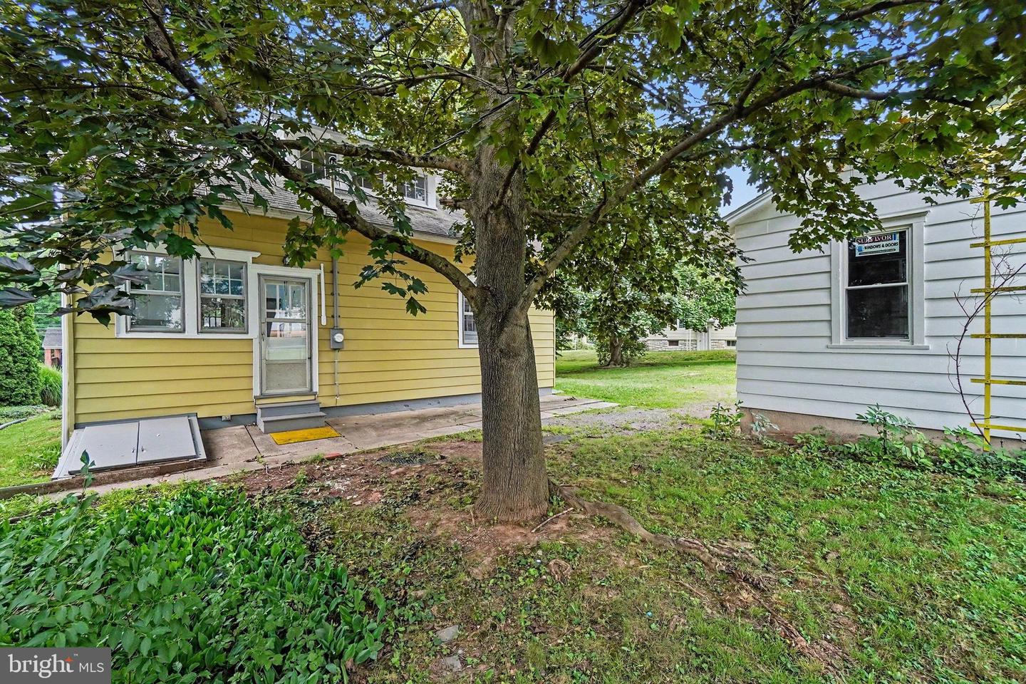 941 State St Property Photo 33