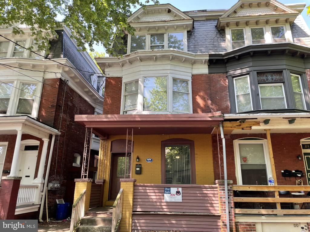 2114 Green St Property Photo 1