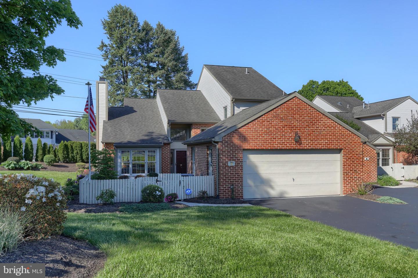 4 CAMBRIDGE DR