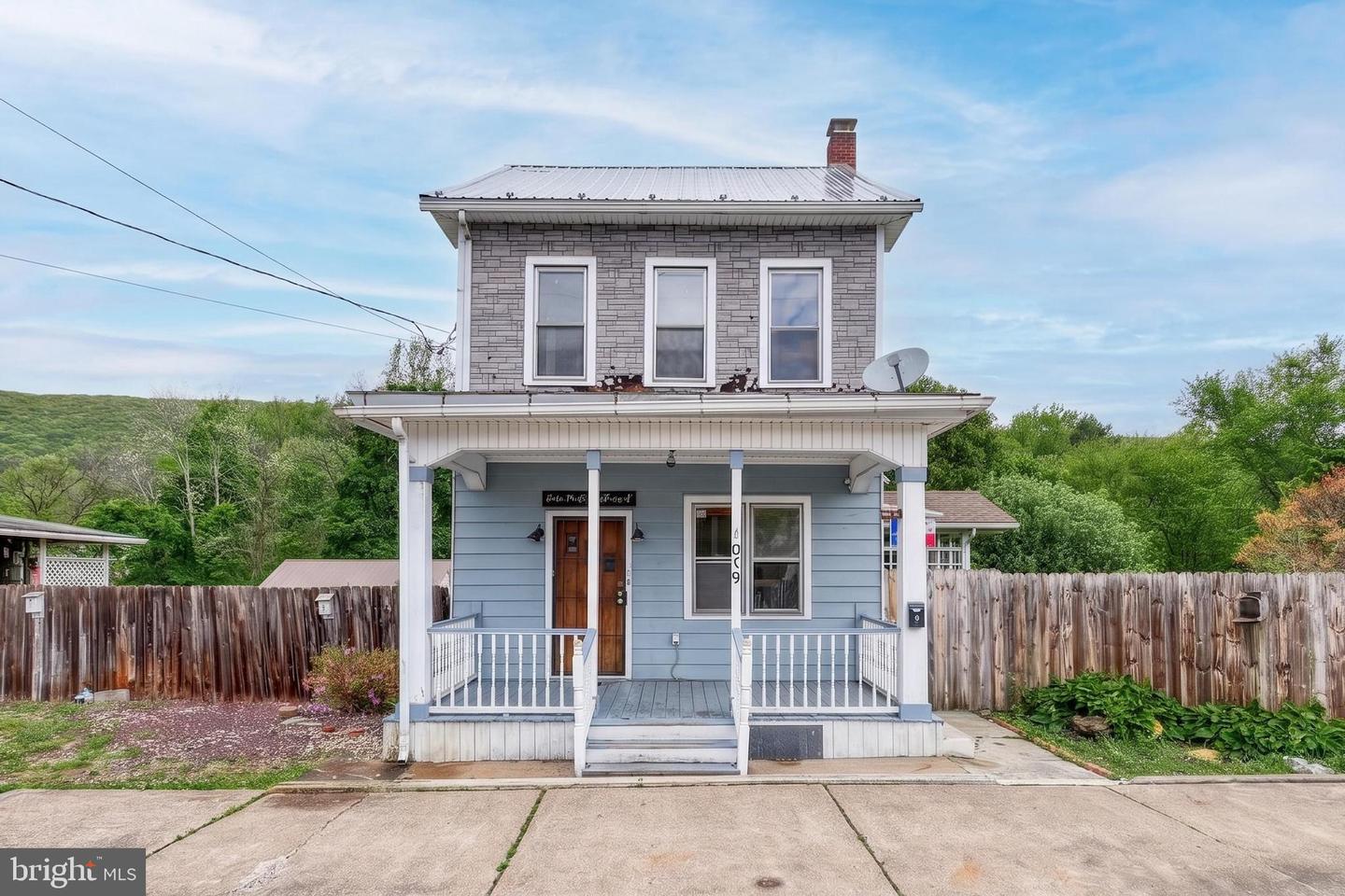 619 North St Property Photo 1