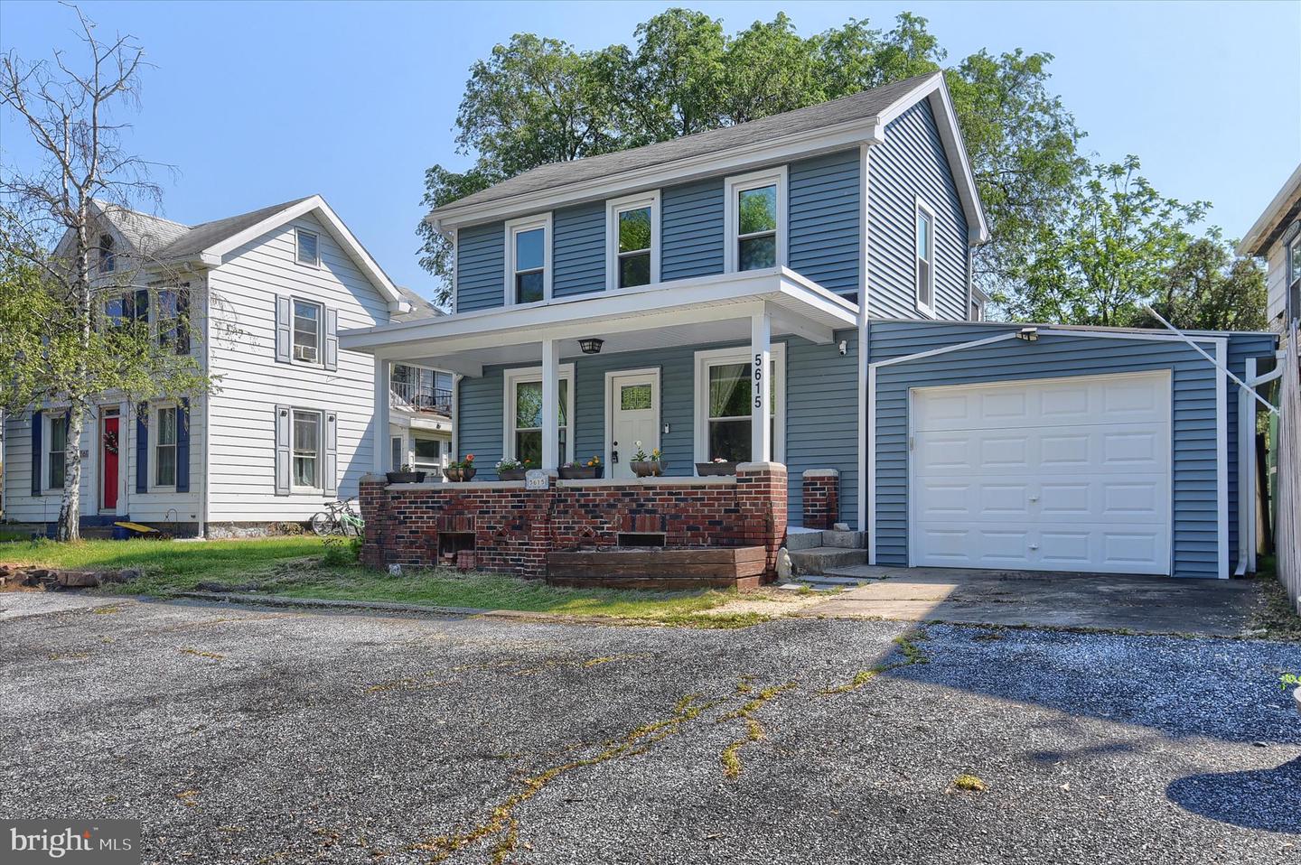 5615 N Front St Property Photo 1