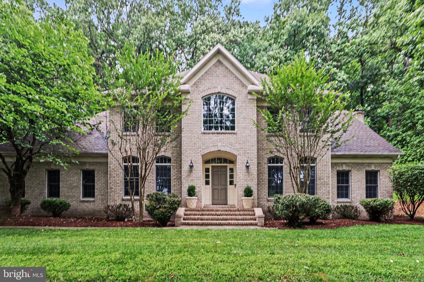 1071 KNOLL DR