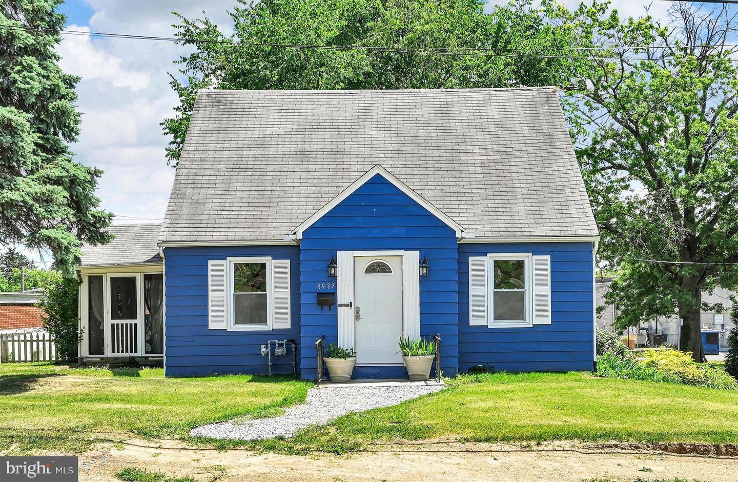 3937 Walnut St Property Photo 1