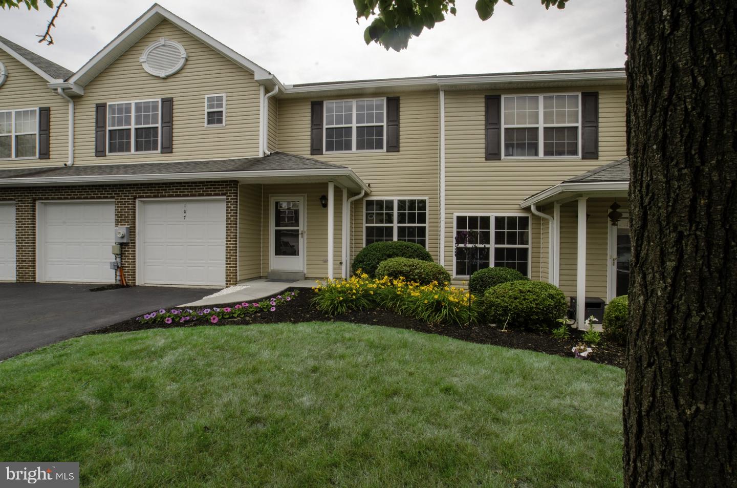 107 PEREGRINE LN