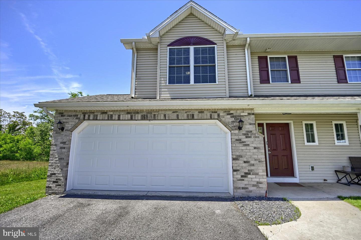 48 Dustin Dr Property Photo 3