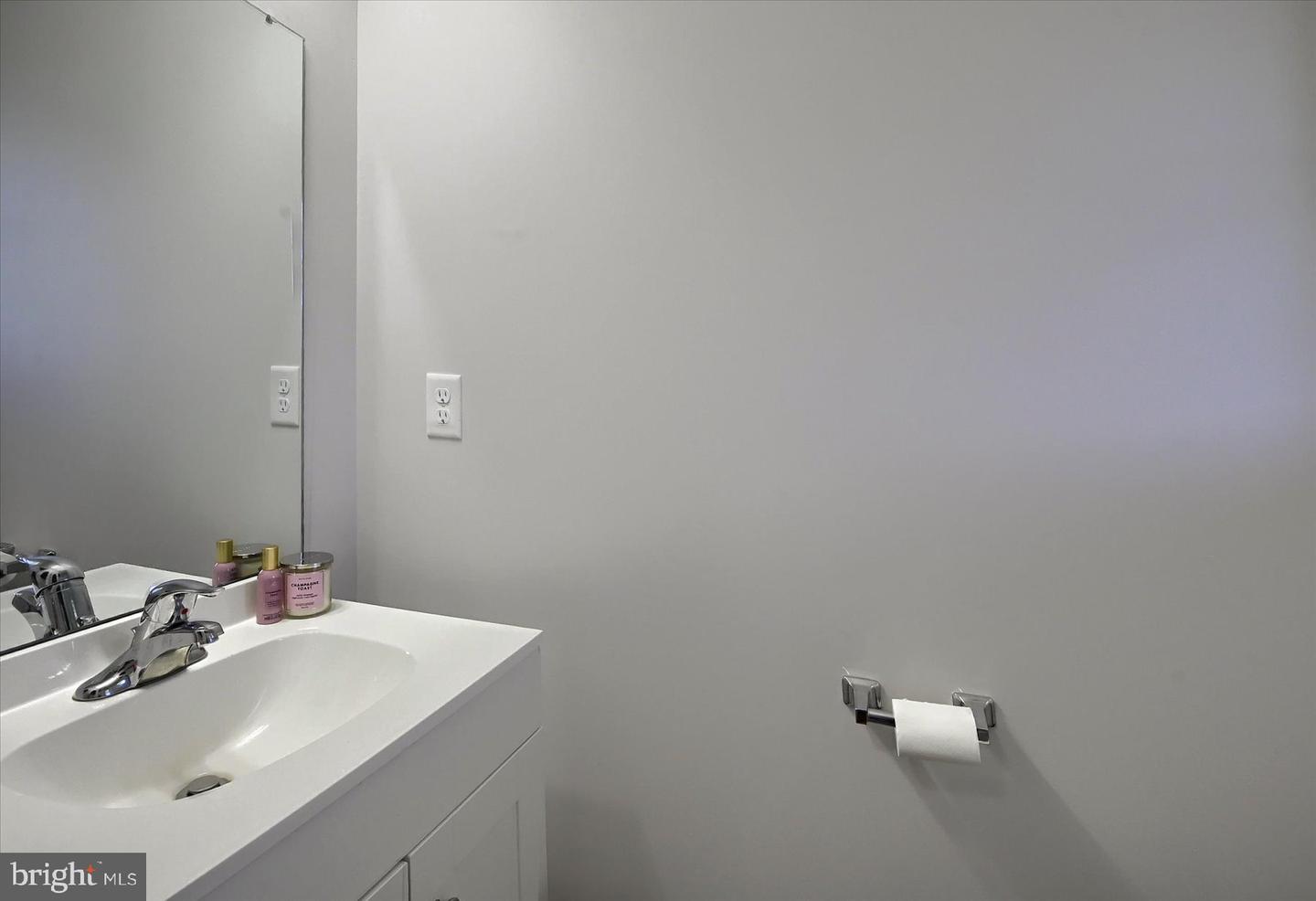 48 Dustin Dr Property Photo 6