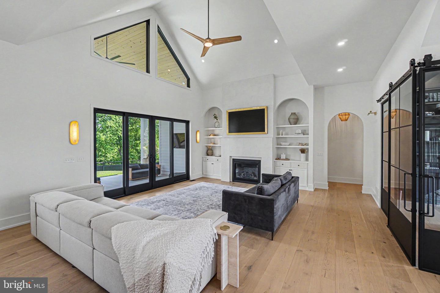 114 Jillian Way Property Photo 6