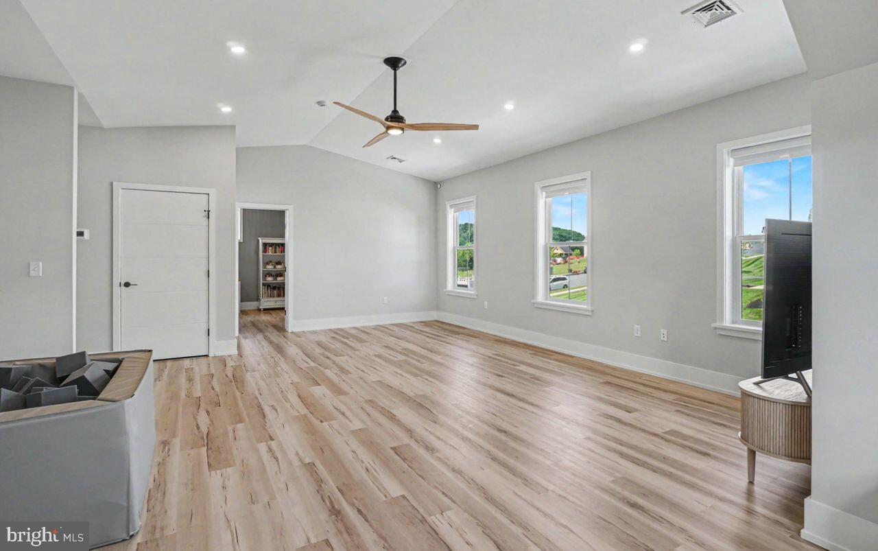 114 Jillian Way Property Photo 32