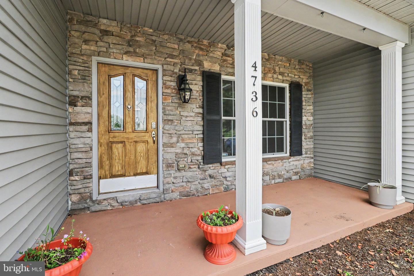 4736 Chatham Way Property Photo 3