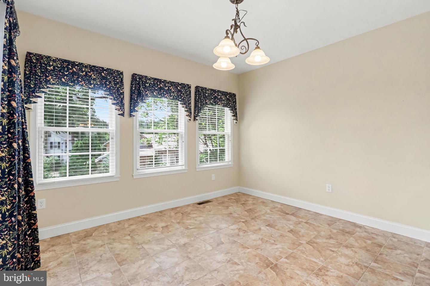 4736 Chatham Way Property Photo 13