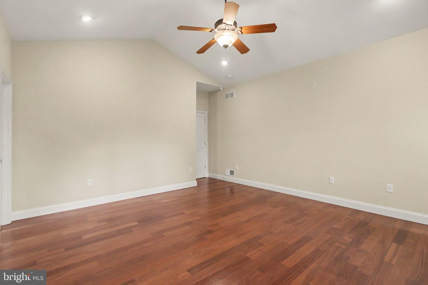 4736 Chatham Way Property Photo 18