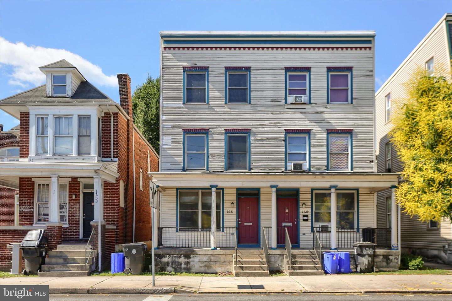 1631 DERRY ST Property Photo 1