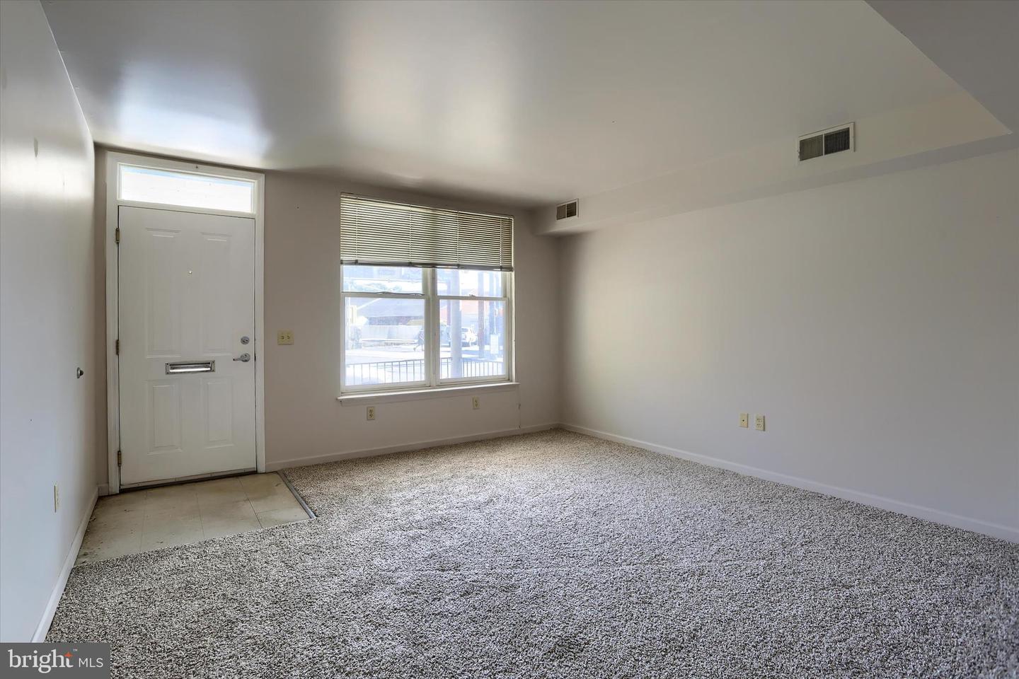 1631 Derry St Property Photo 4