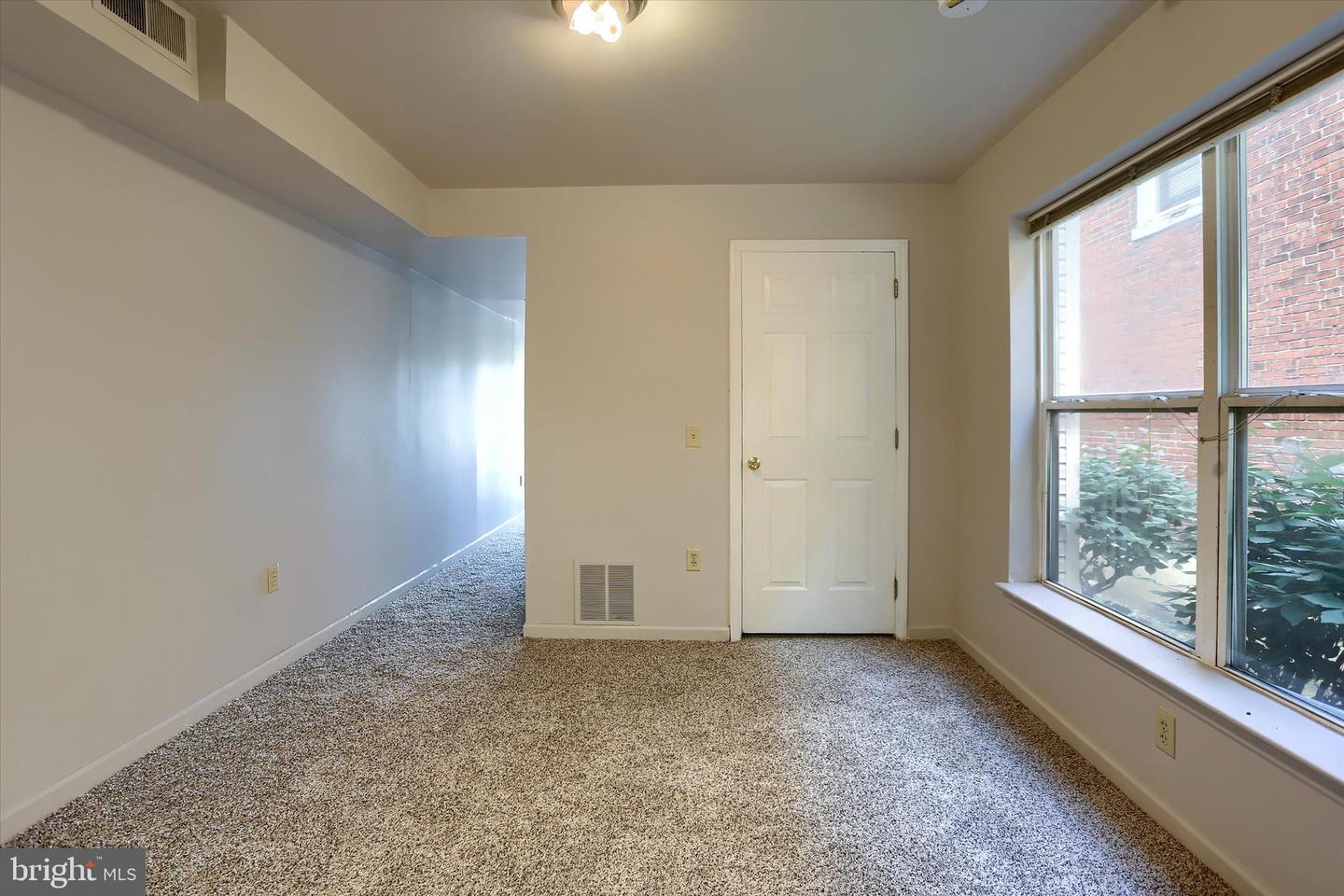 1631 Derry St Property Photo 7