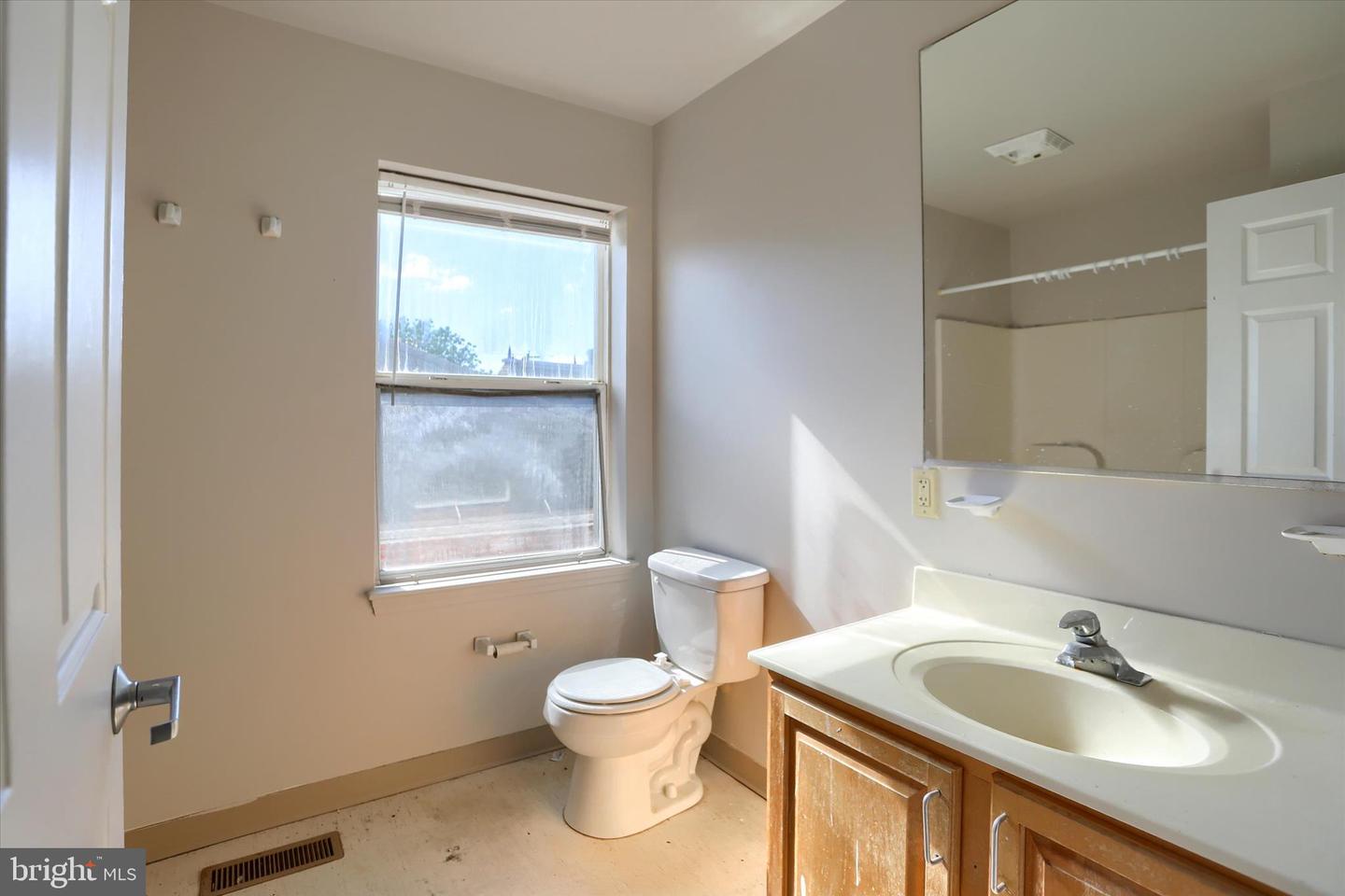 1631 Derry St Property Photo 8