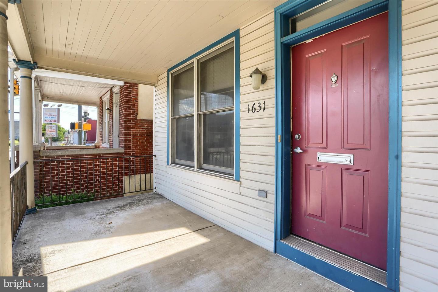 1631 Derry St Property Photo 10