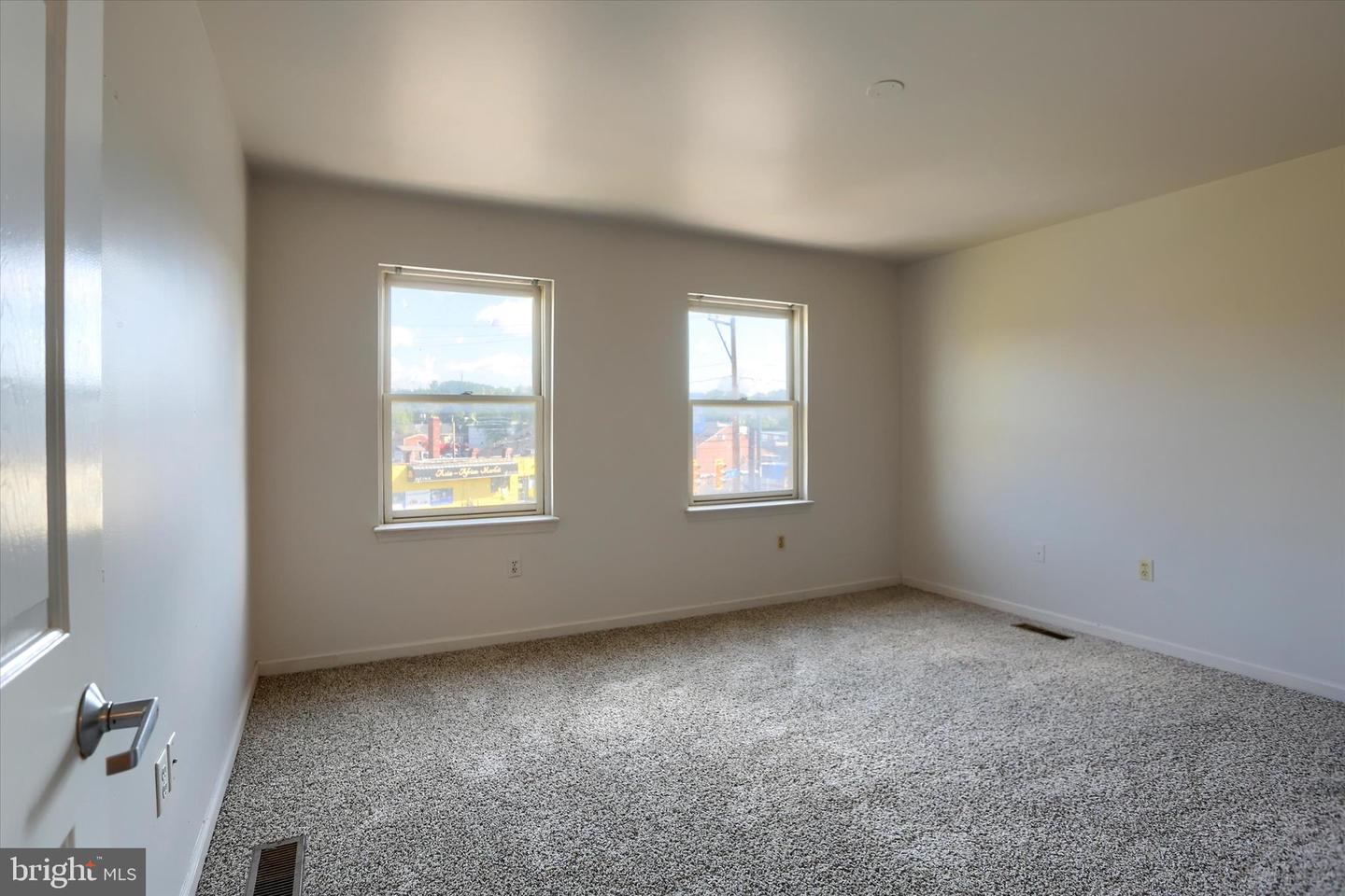 1631 Derry St Property Photo 14