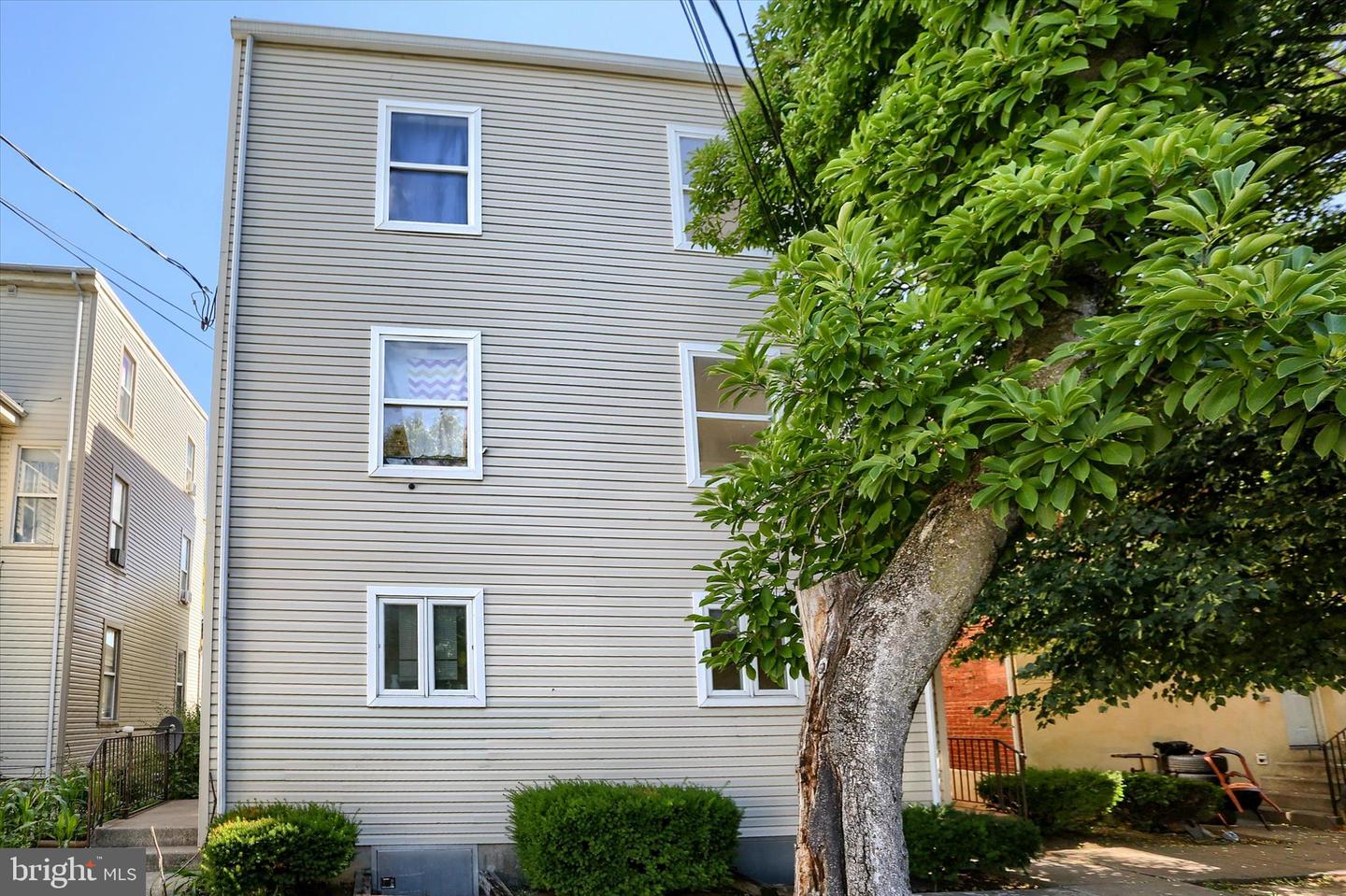 1631 Derry St Property Photo 22