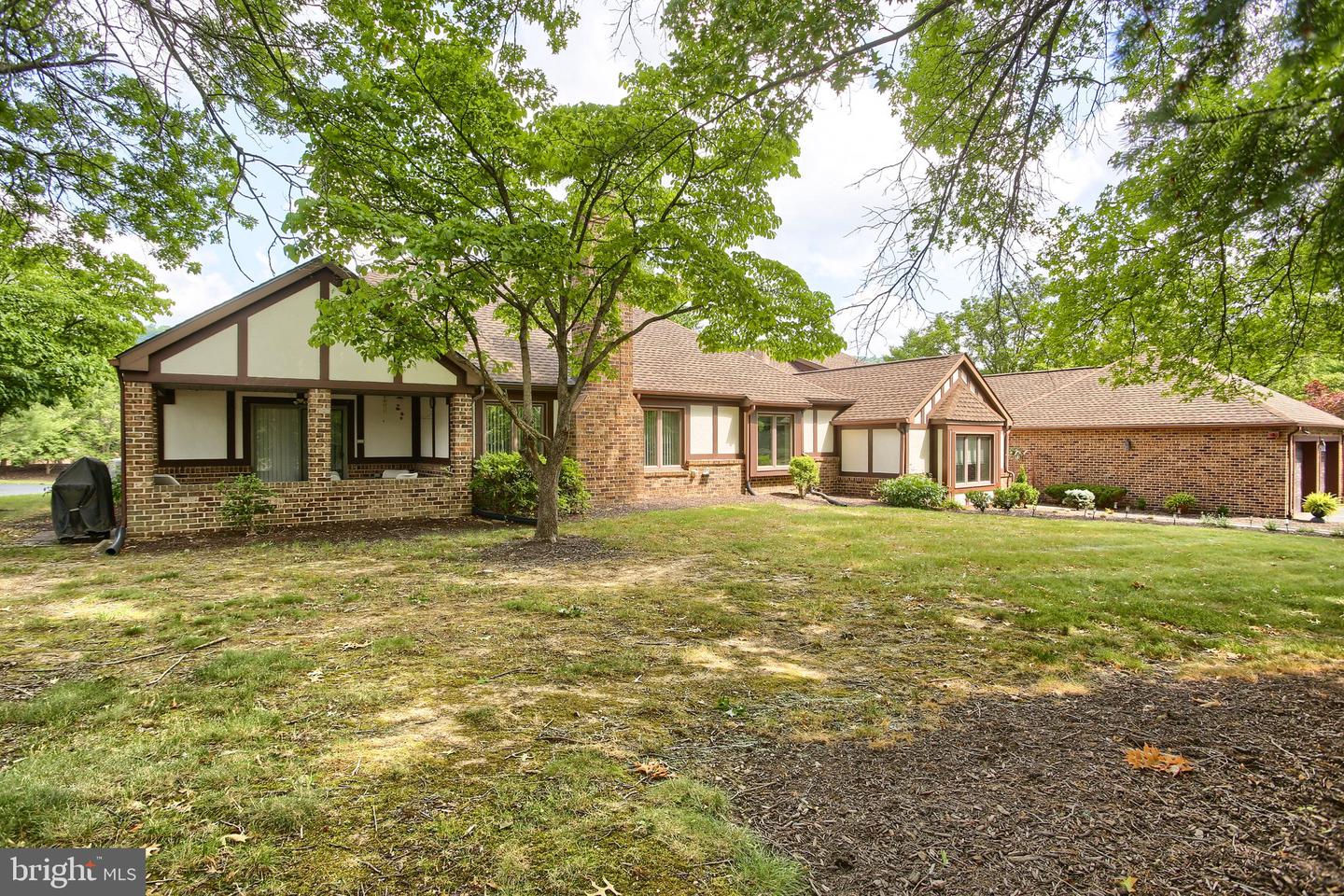 4085 Greystone Dr Property Photo 1