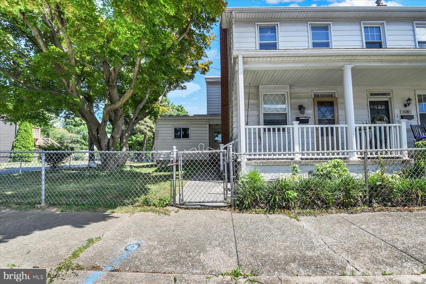 632 Highland St Property Photo 2