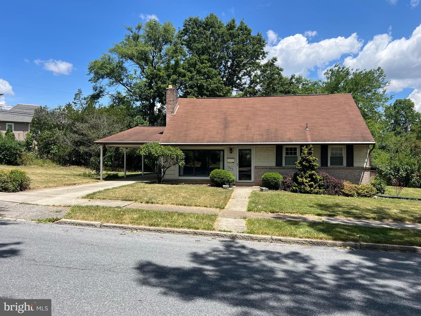 301 Berryhill Rd Property Photo 1