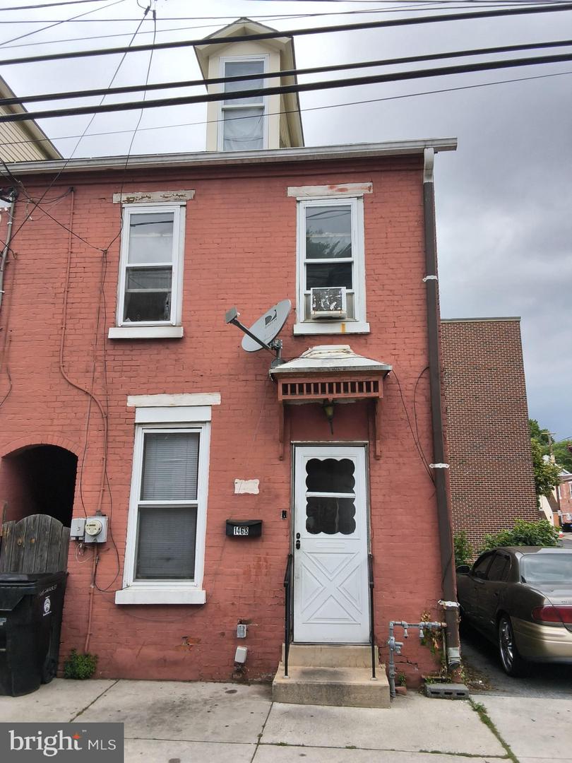 1468 ZARKER ST Property Photo 1