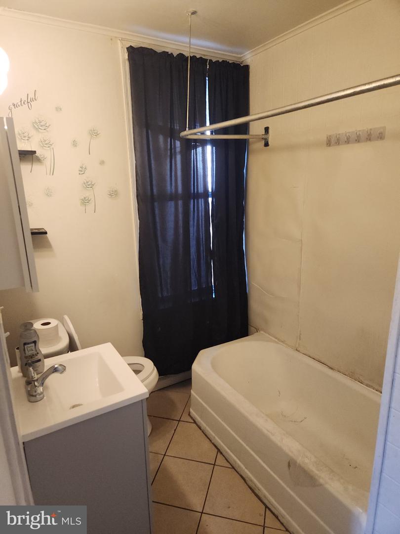 2029 Logan St Property Photo 4