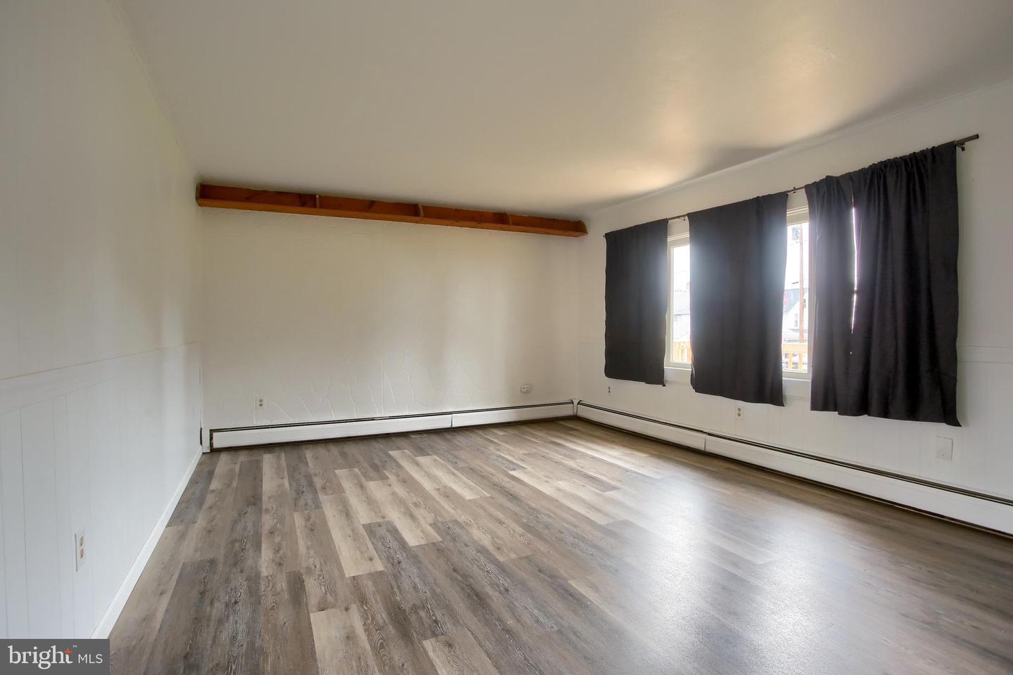 102 5th St Property Photo 6