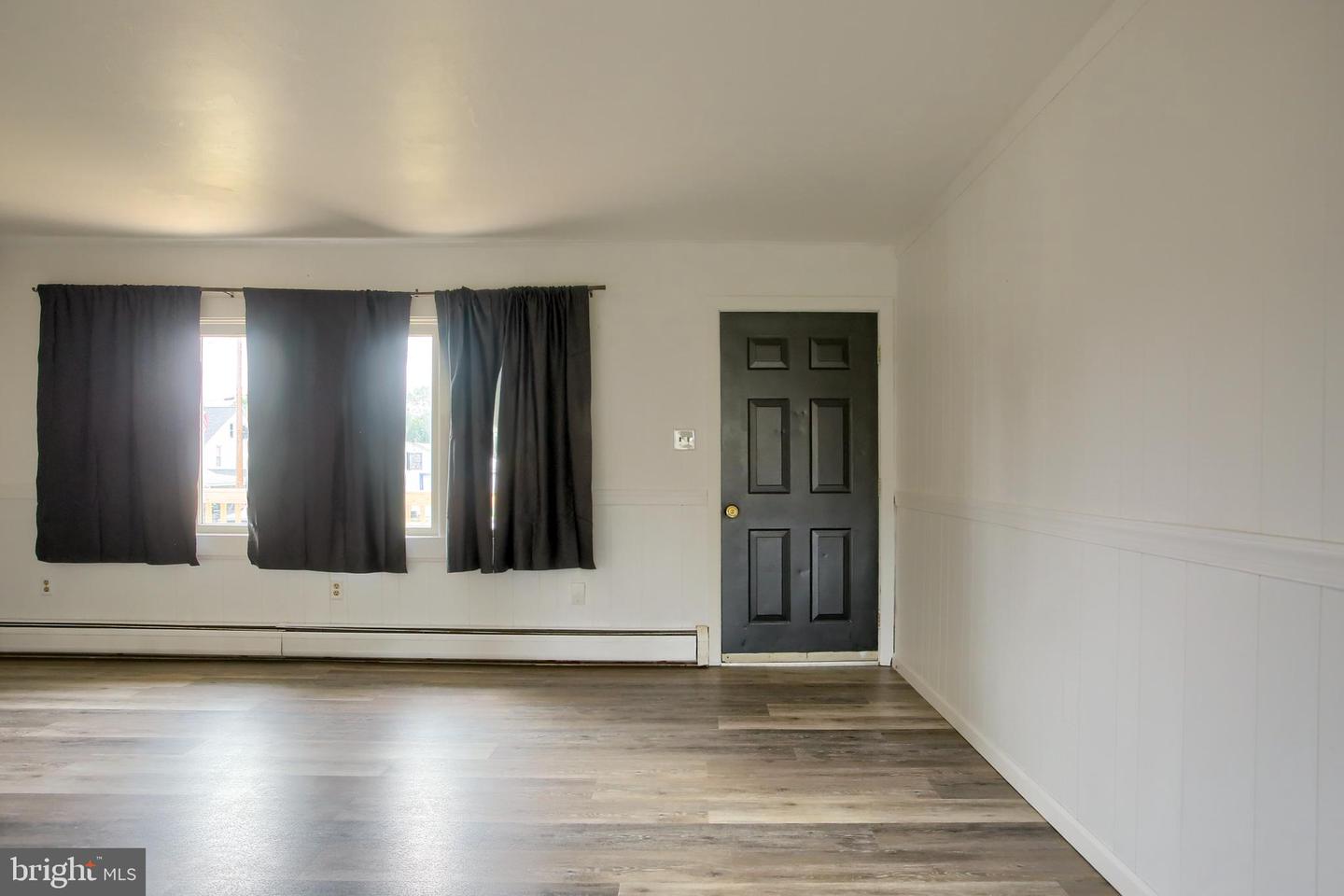 102 5th St Property Photo 7