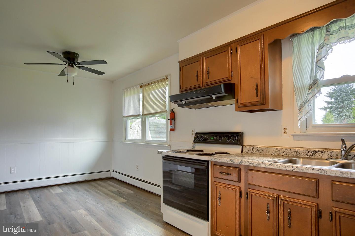 102 5th St Property Photo 11