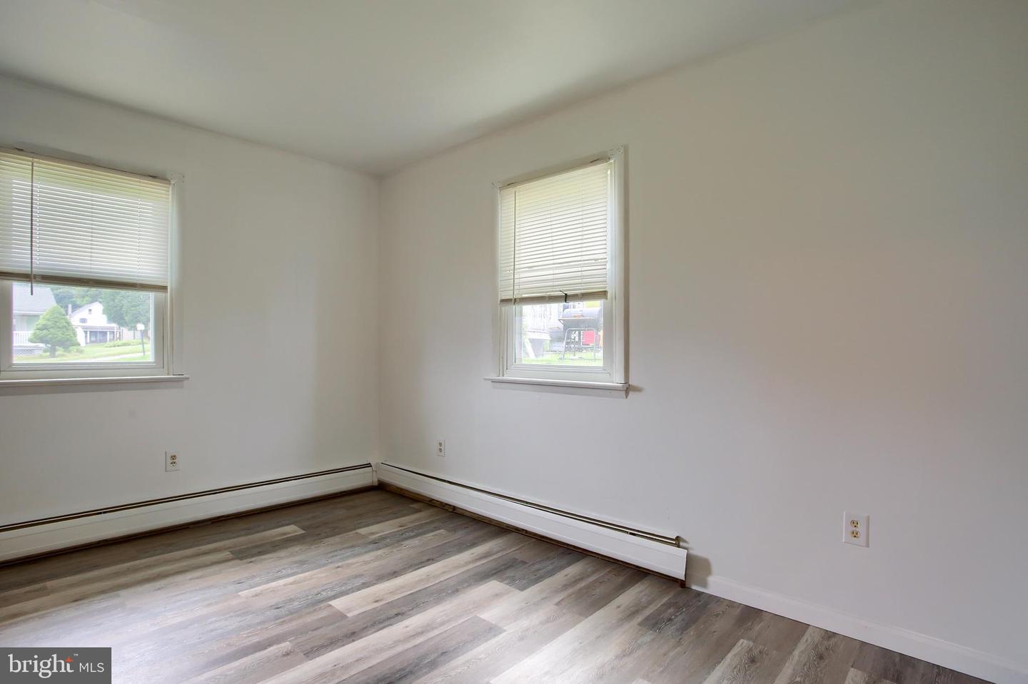102 5th St Property Photo 17