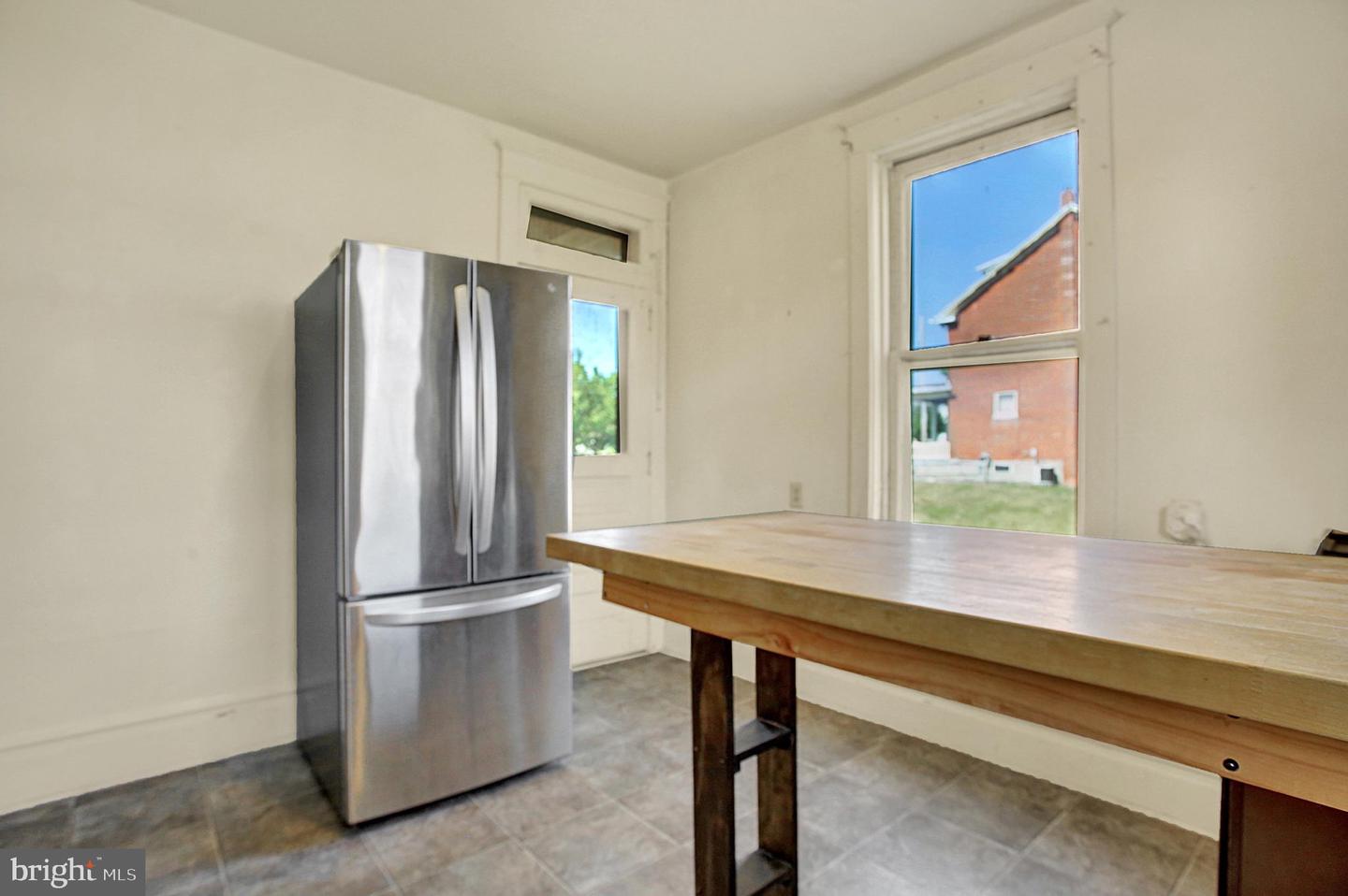 3664 - 3666 Derry St Property Photo 15