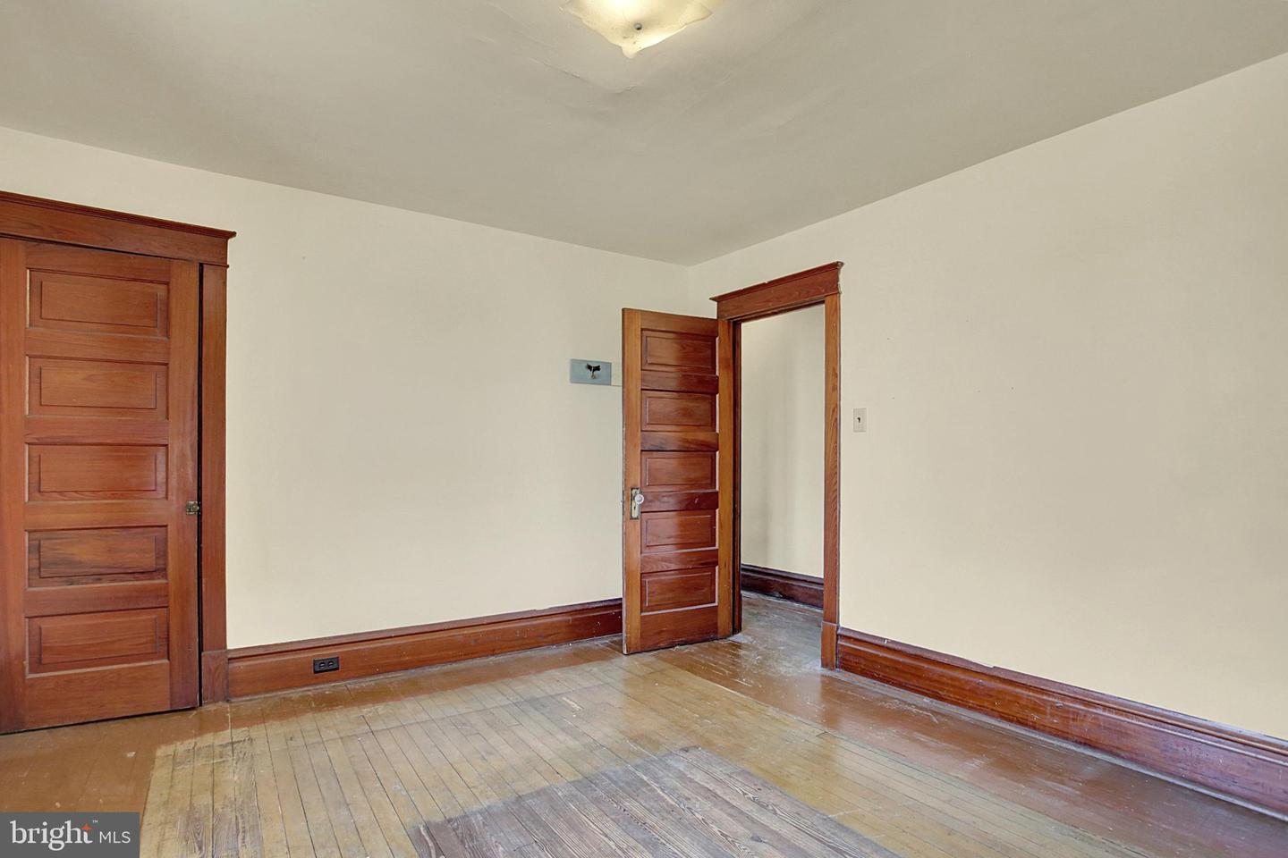 3664 - 3666 Derry St Property Photo 23