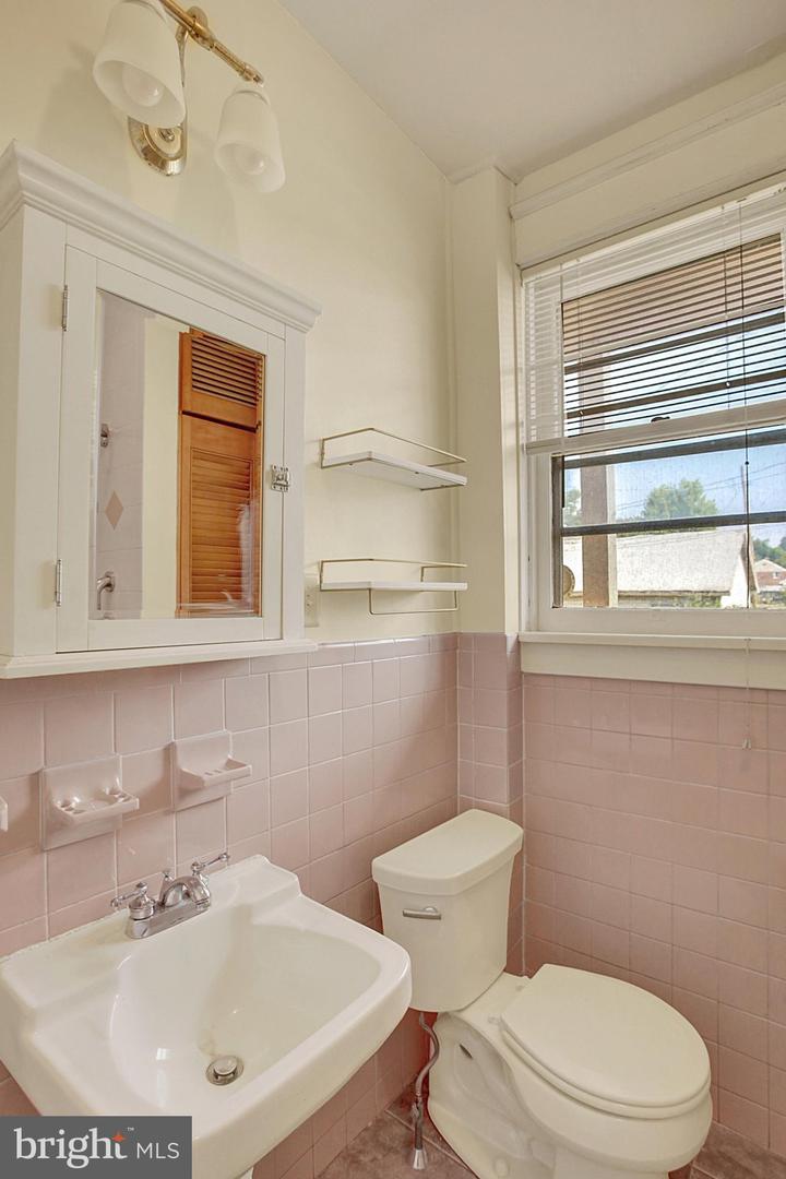 3664 - 3666 Derry St Property Photo 34